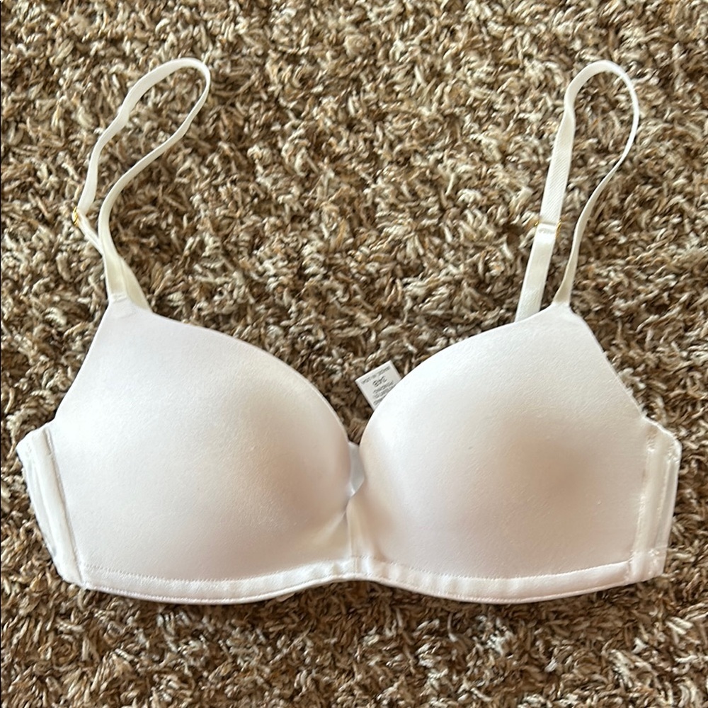 NWOT Upbra t shirt Elegant White Women's Bra 34B push up